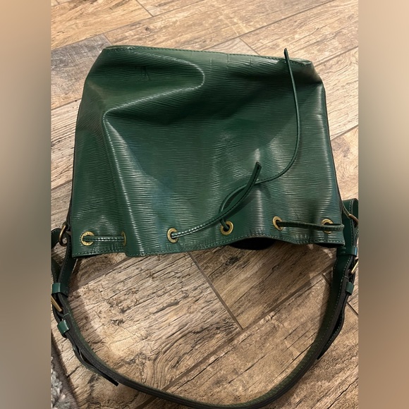 Louis Vuitton Petit Noe Green Epi Bag - Picture 9 of 16